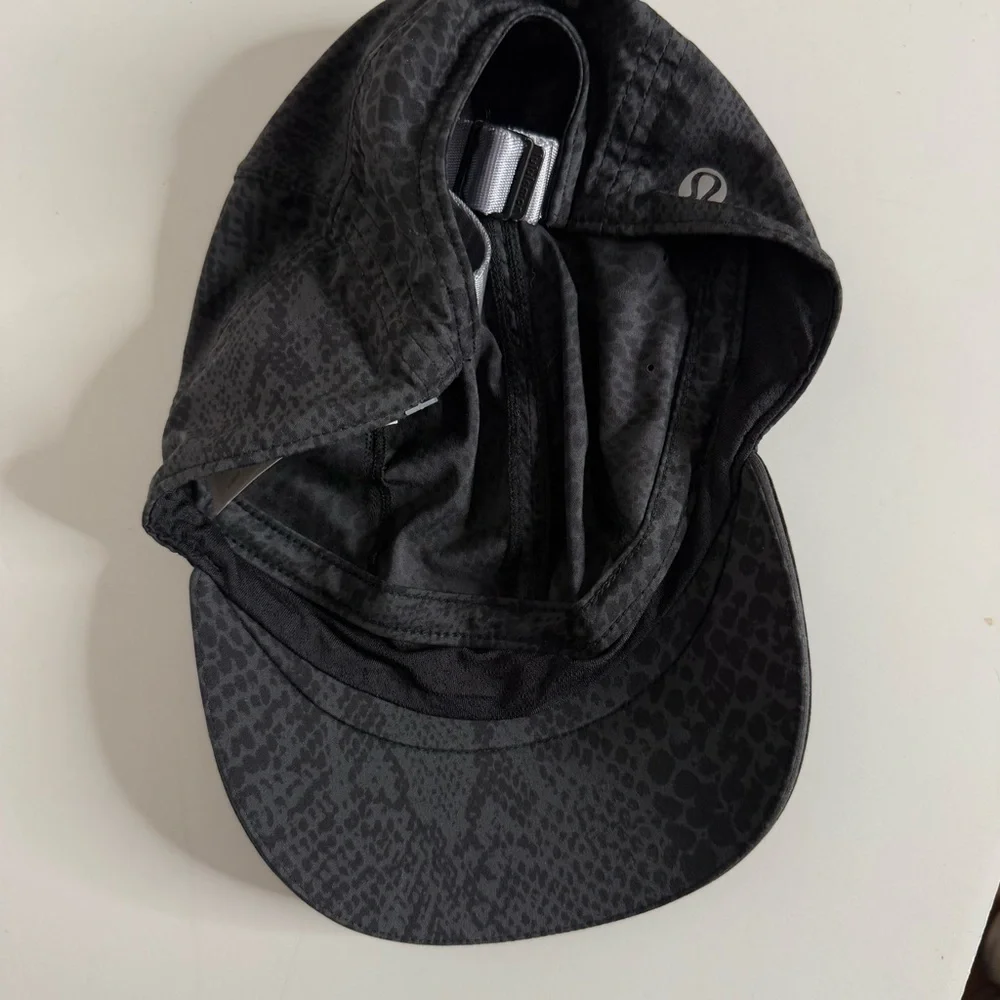 Lululemon Black Patterned Cap
